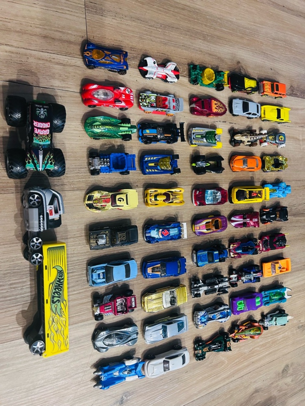 Hot Wheels Multi-Color Kids Toy Car Lot with Yellow Hot Wheels Trailer- set 50 - Picture 2 of 2
